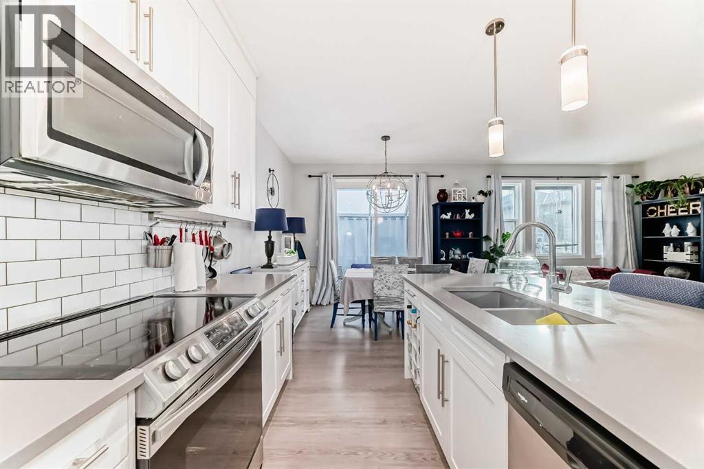 325 Sundown View, Cochrane, AB - Indoor Photo Showing Kitchen With Stainless Steel Kitchen With Double Sink With Upgraded Kitchen