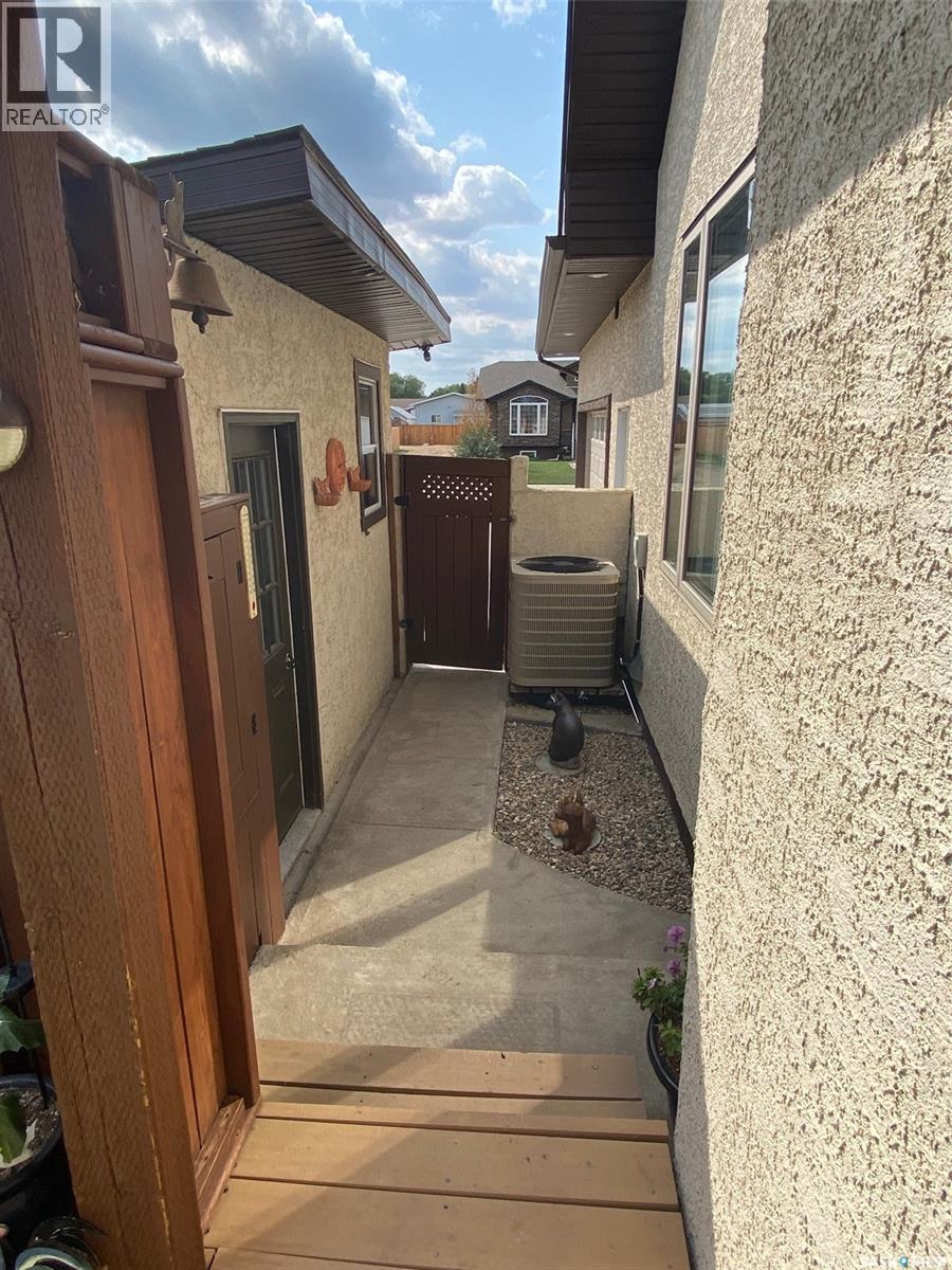 11 Robertson Road, Lanigan, SK - Outdoor With Exterior