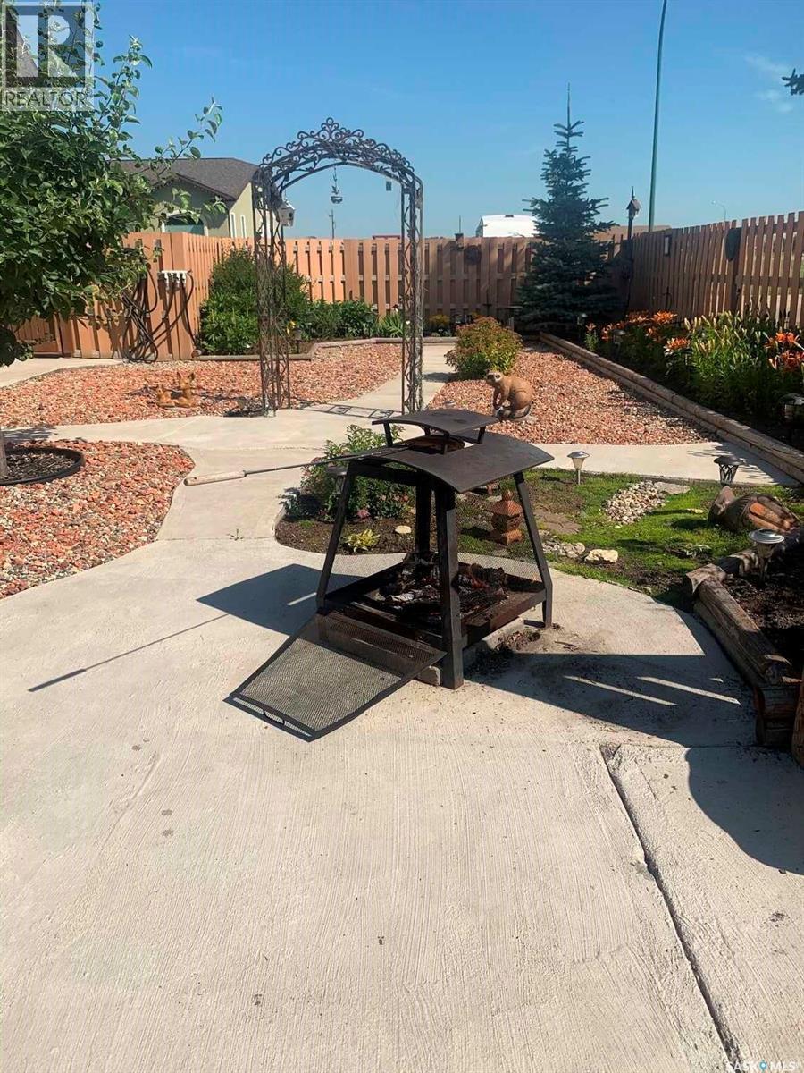 11 Robertson Road, Lanigan, SK - Outdoor