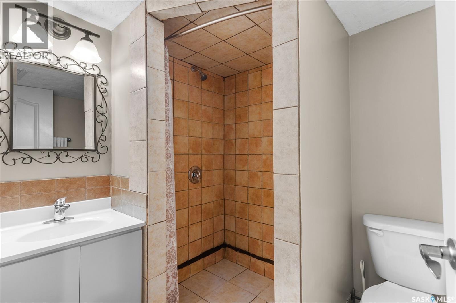 11 Robertson Road, Lanigan, SK - Indoor Photo Showing Bathroom