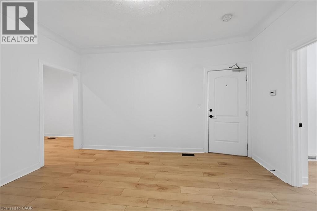 Living Room - 77 Barton Street E Unit# 1, Hamilton, ON - Indoor Photo Showing Other Room