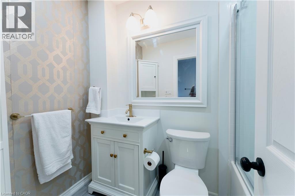 46 Murray Street E Unit# 2, Hamilton, ON - Indoor Photo Showing Bathroom