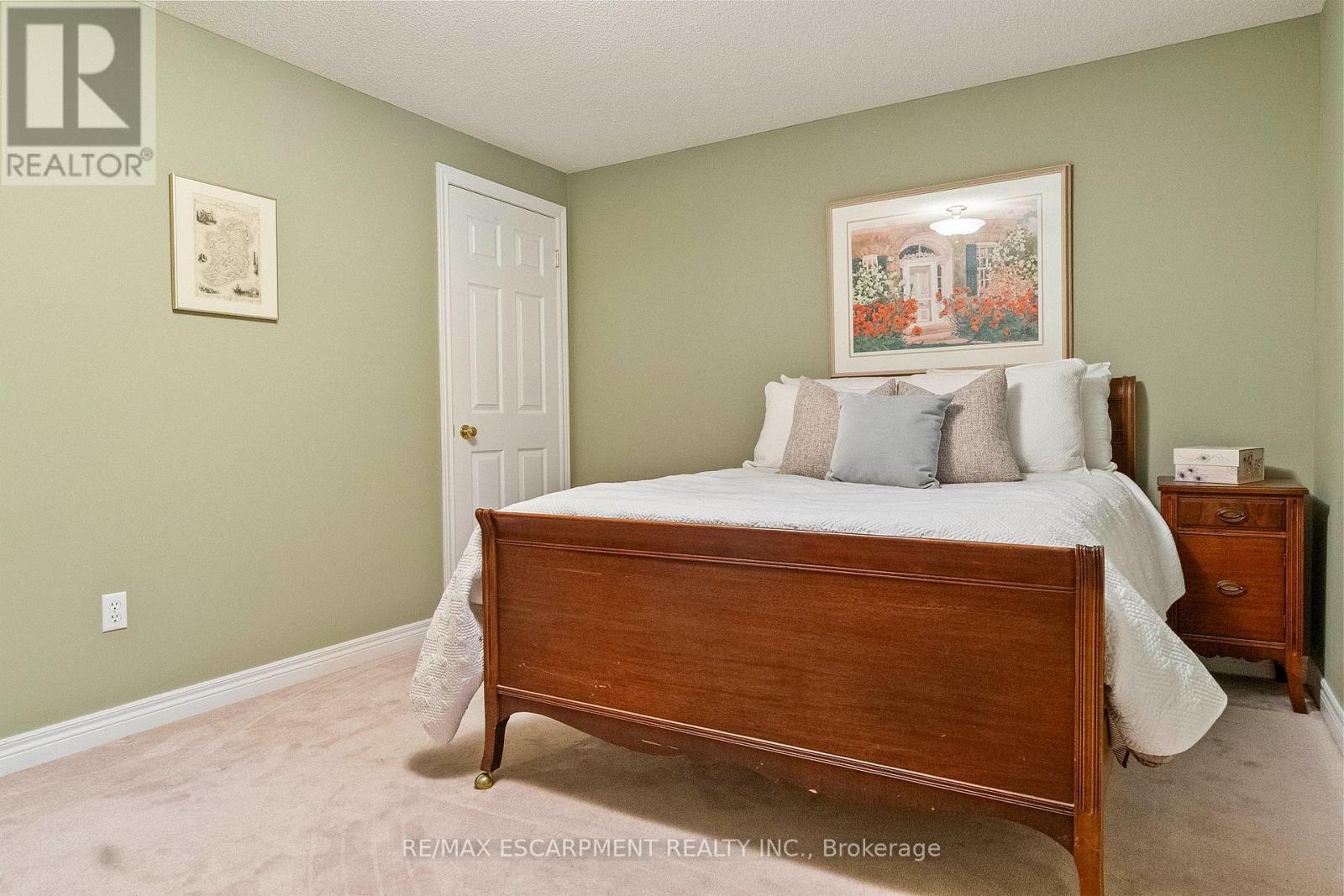 1329 Clarkson Road N, Mississauga, ON - Indoor Photo Showing Bedroom