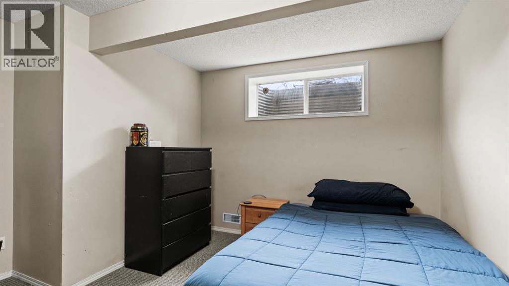 27 Cranwell Close Se, Calgary, AB - Indoor Photo Showing Bedroom