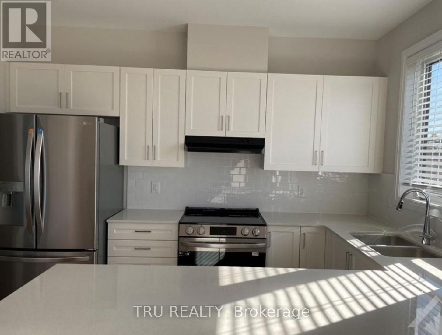 353 Appalachian Circle E, Ottawa, ON - Indoor Photo Showing Kitchen With Stainless Steel Kitchen With Double Sink With Upgraded Kitchen