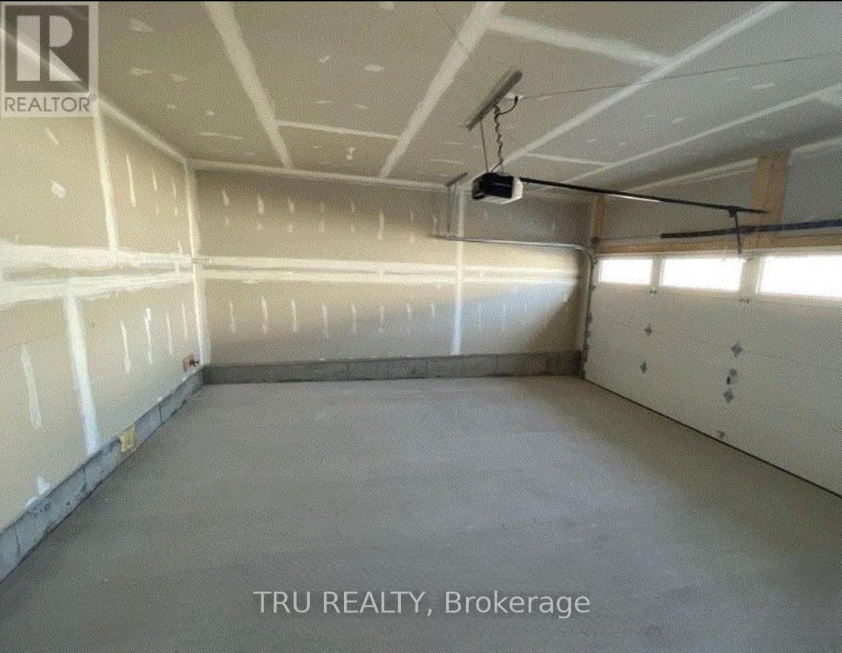 353 Appalachian Circle E, Ottawa, ON - Indoor Photo Showing Garage