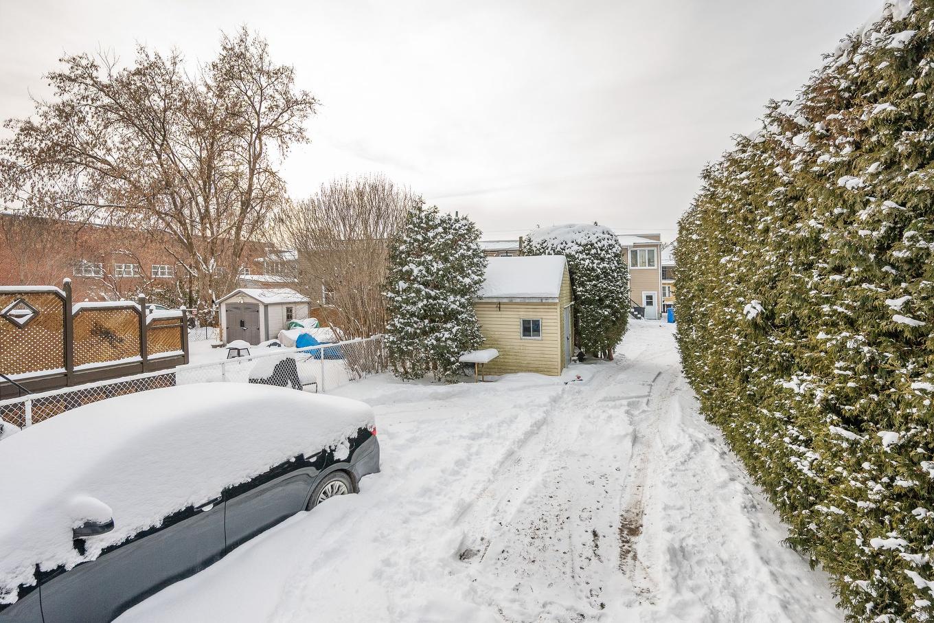 Cour - 190 Rue Notre-Dame, Saint-Jean-Sur-Richelieu, QC - Outdoor