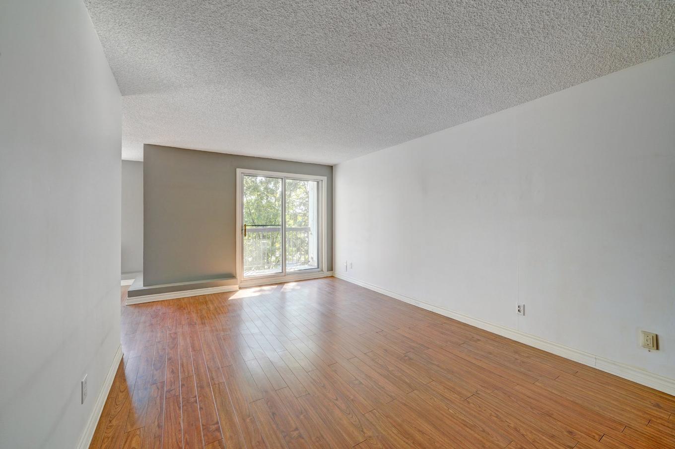 Salon - 309-1550 Av. Panama, Brossard, QC - Indoor Photo Showing Other Room