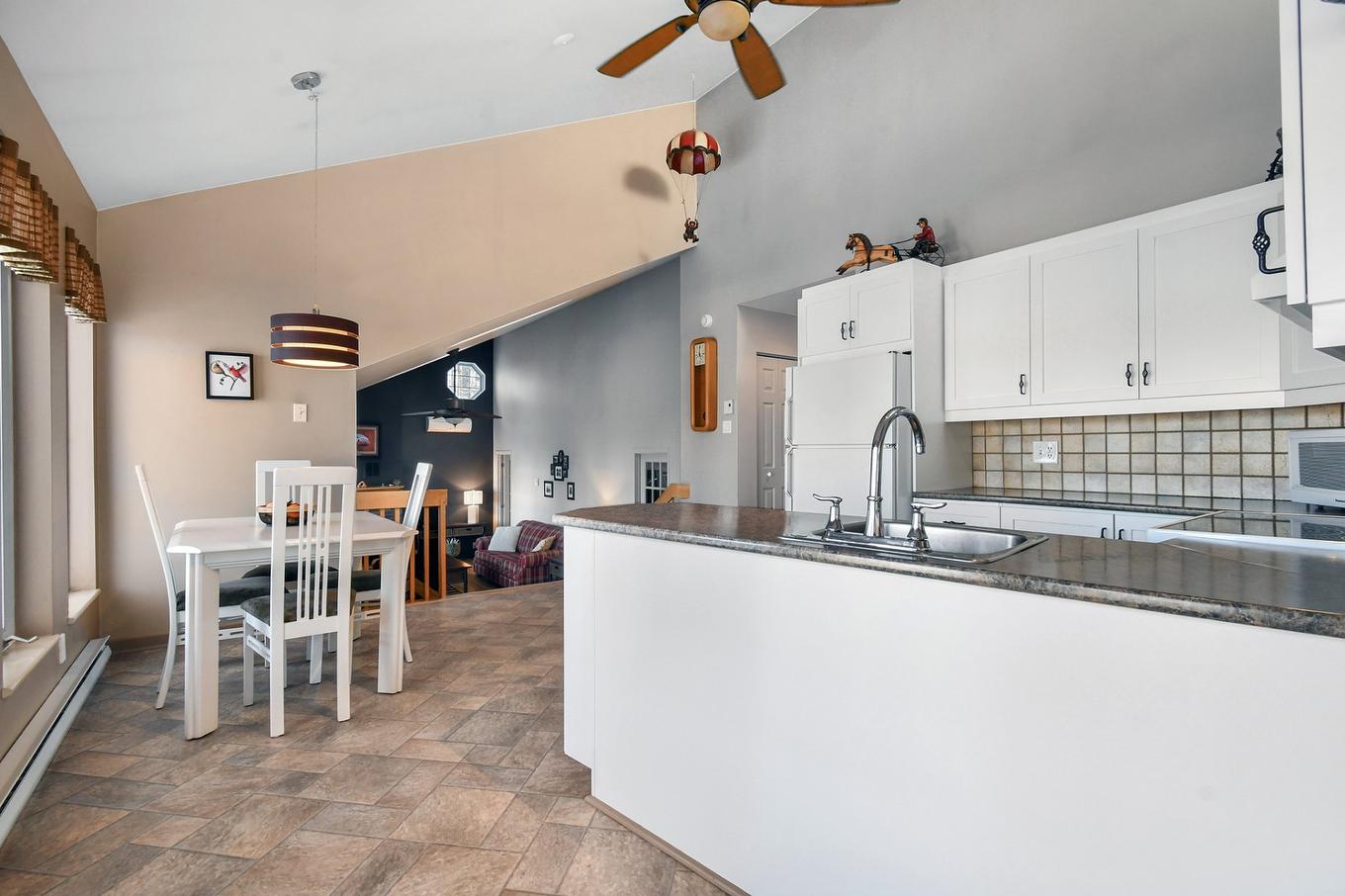 Kitchen - 11 Rue Karine, Saint-Jean-De-Matha, QC - Indoor