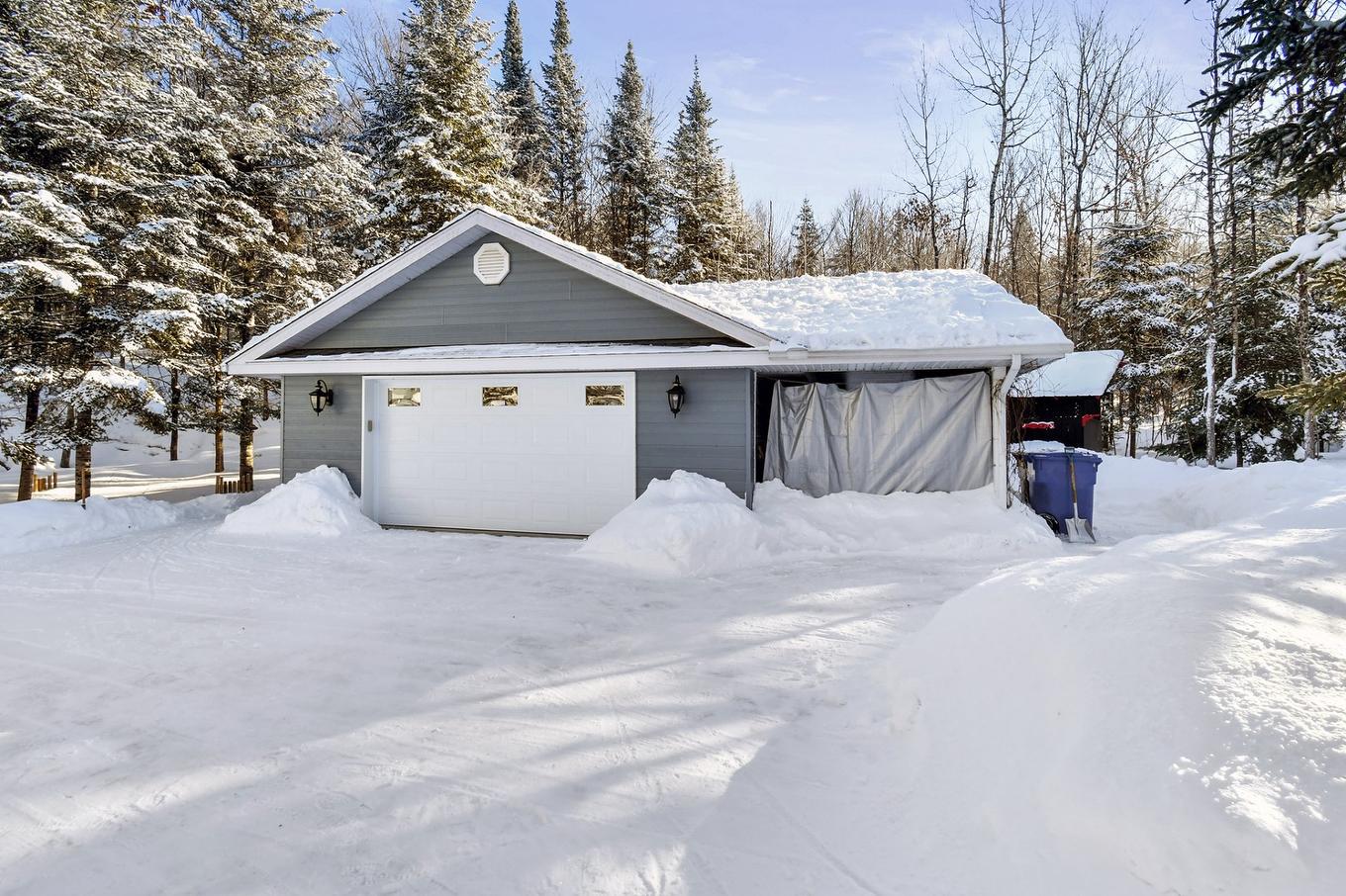 Garage - 11 Rue Karine, Saint-Jean-De-Matha, QC - Outdoor
