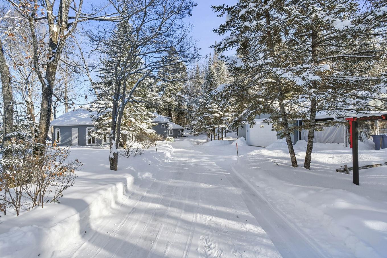 Exterior - 11 Rue Karine, Saint-Jean-De-Matha, QC - Outdoor