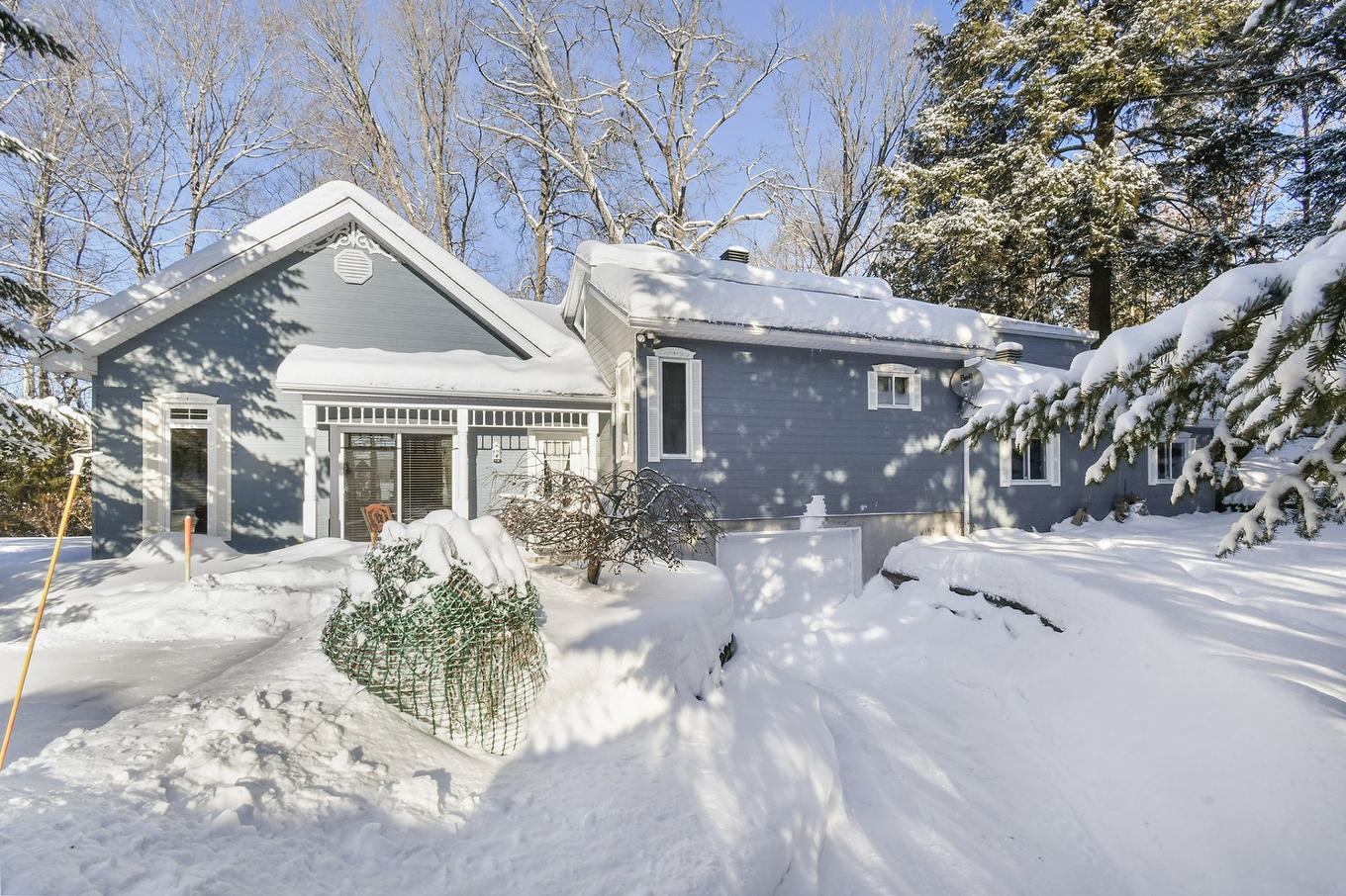 Frontage - 11 Rue Karine, Saint-Jean-De-Matha, QC - Outdoor