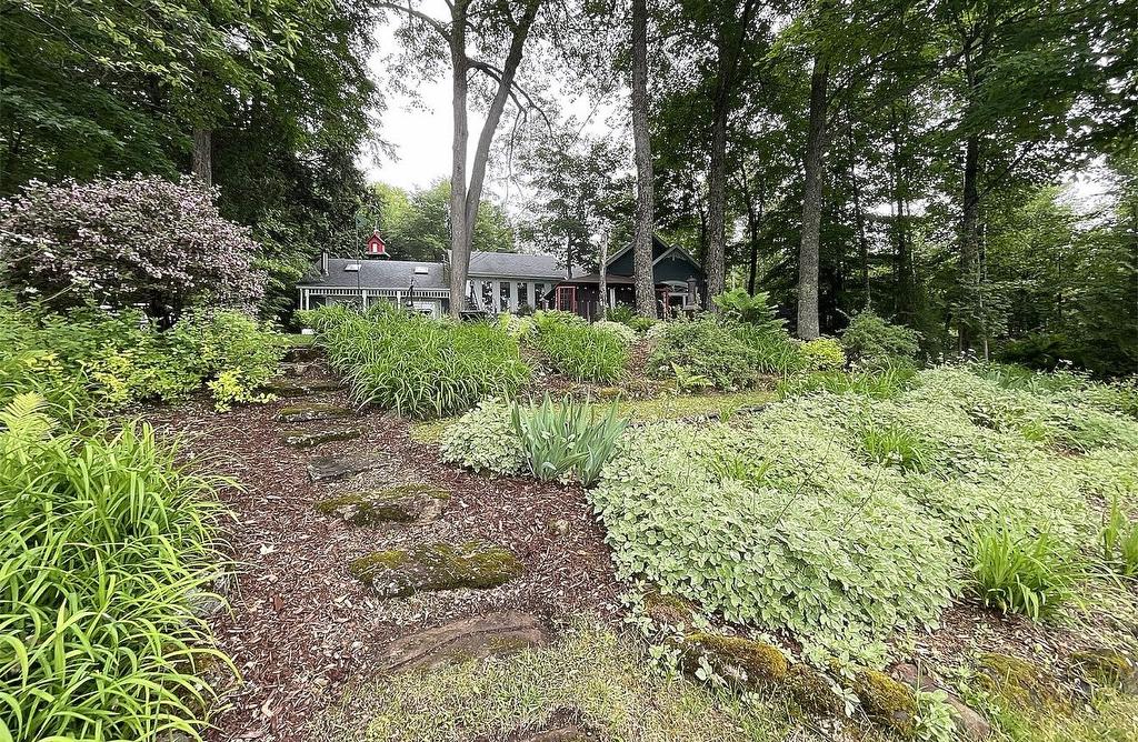 Backyard - 11 Rue Karine, Saint-Jean-De-Matha, QC - Outdoor