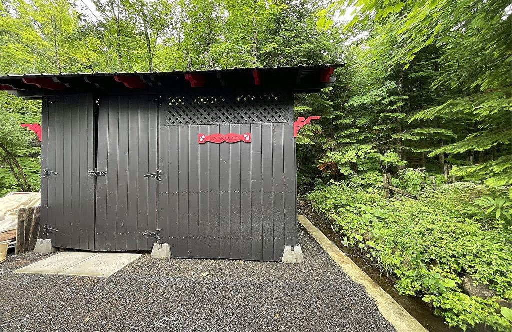 Shed - 11 Rue Karine, Saint-Jean-De-Matha, QC - Outdoor