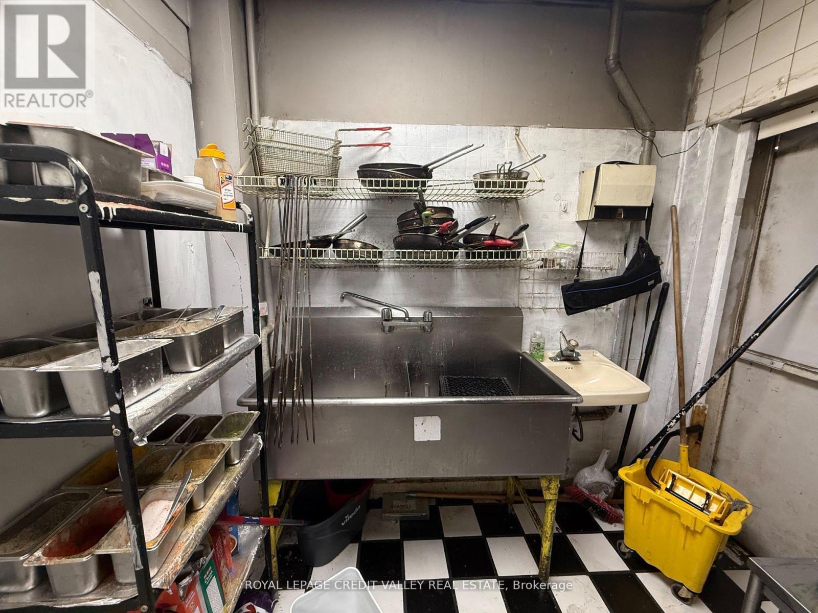 1443 Main Street E, Hamilton, ON