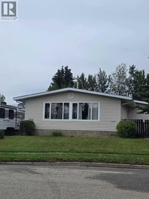 10850 98 Ave, Grande Cache, AB - Outdoor