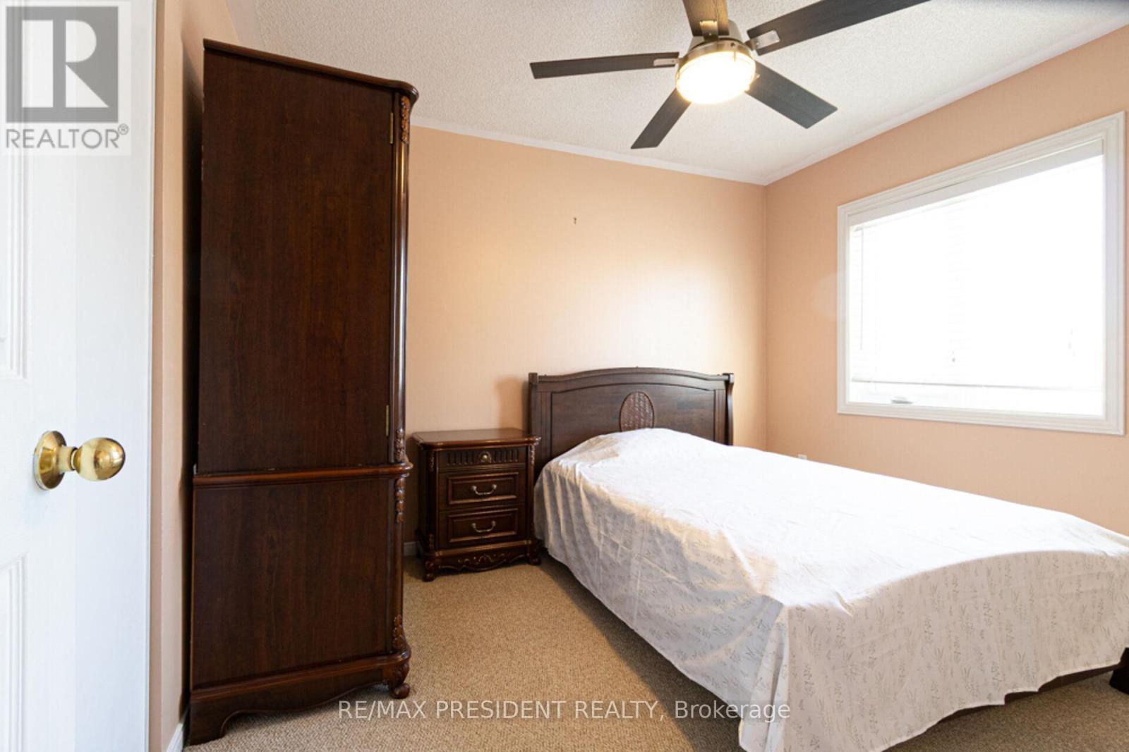 2957 Jackson Drive, Burlington, ON - Indoor Photo Showing Bedroom