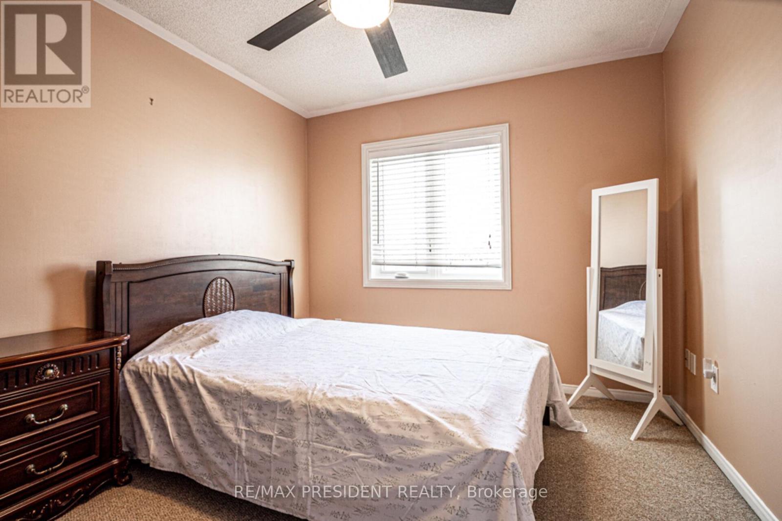 2957 Jackson Drive, Burlington, ON - Indoor Photo Showing Bedroom