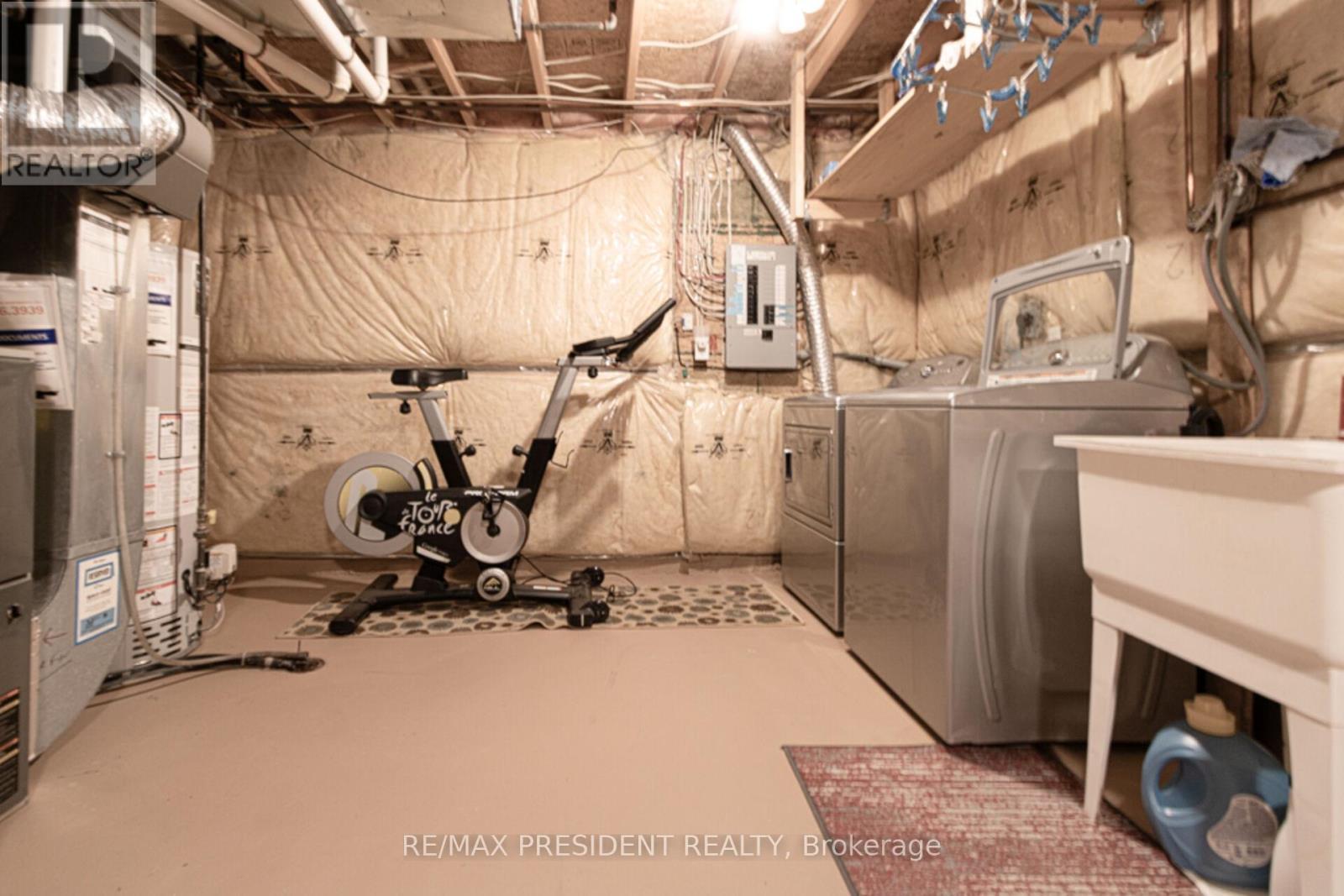 2957 Jackson Drive, Burlington, ON - Indoor