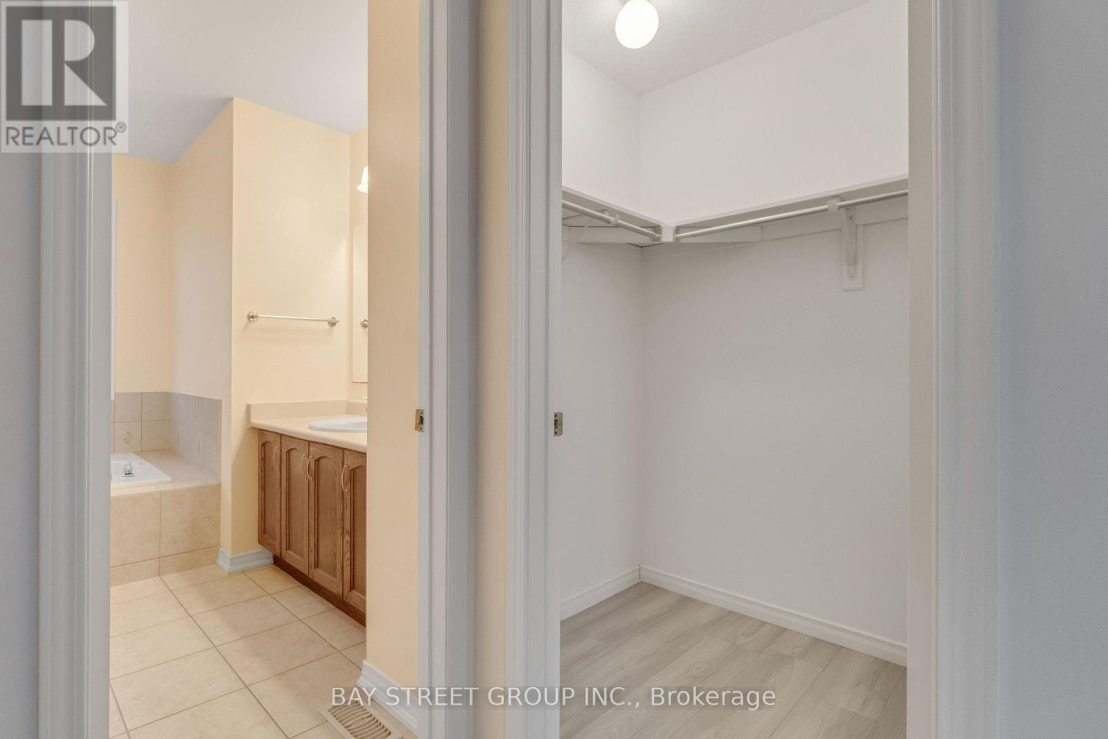 3196 Tim Dobbie Drive, Burlington, ON - Indoor