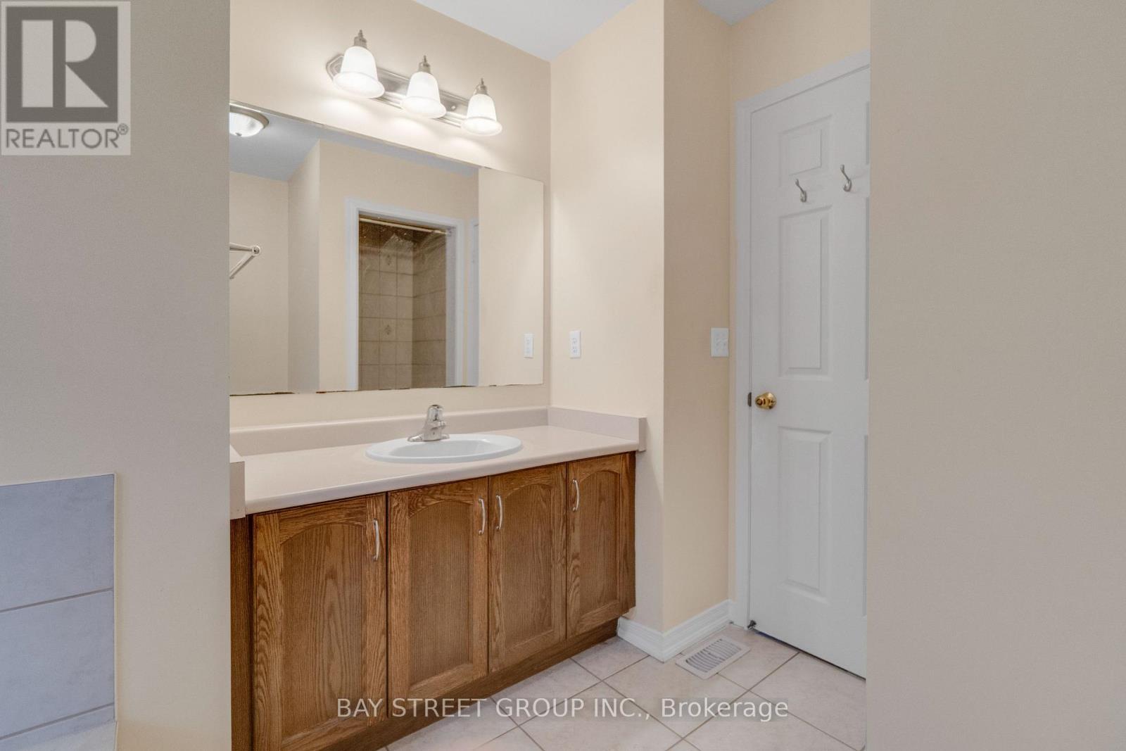 3196 Tim Dobbie Drive, Burlington, ON - Indoor Photo Showing Bathroom