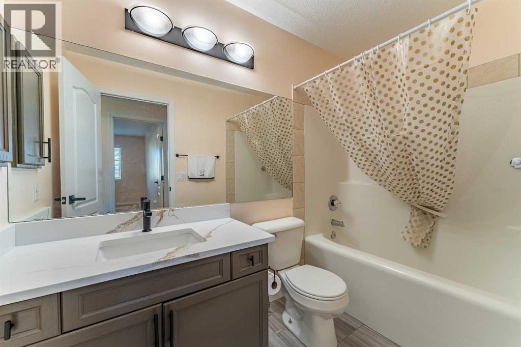 224 Highland Circle, Strathmore, AB - Indoor Photo Showing Bathroom