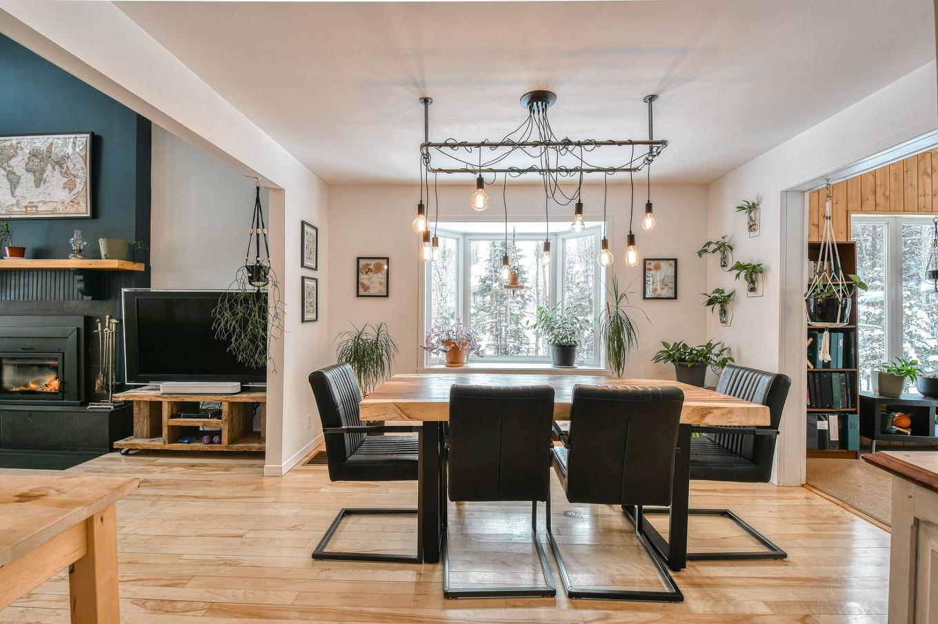Dining room - 4630 Ch. De La Doncaster, Sainte-Adèle, QC - Indoor Photo Showing Other Room With Fireplace