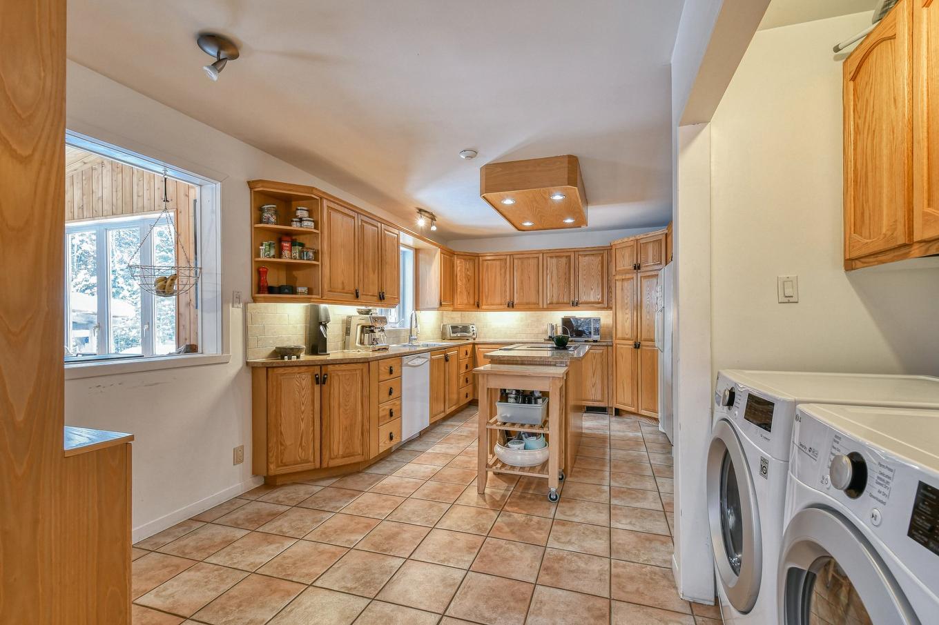 Kitchen - 4630 Ch. De La Doncaster, Sainte-Adèle, QC - Indoor Photo Showing Laundry Room