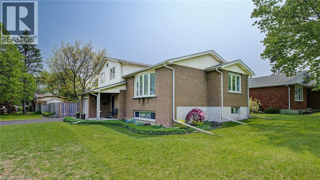 400 Foxhunt Place, Waterloo, ON - Outdoor