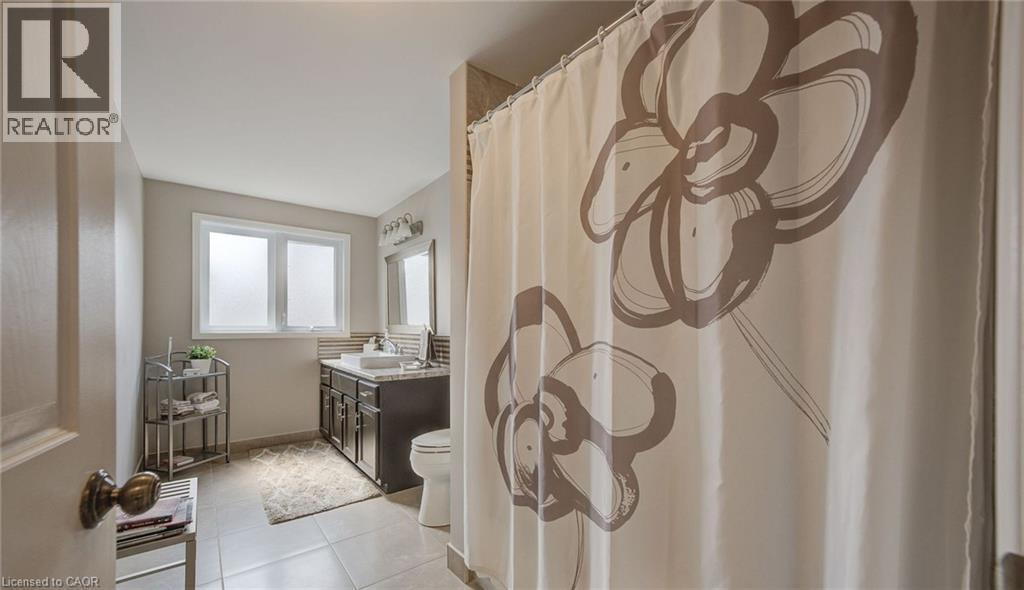 400 Foxhunt Place, Waterloo, ON - Indoor Photo Showing Bathroom