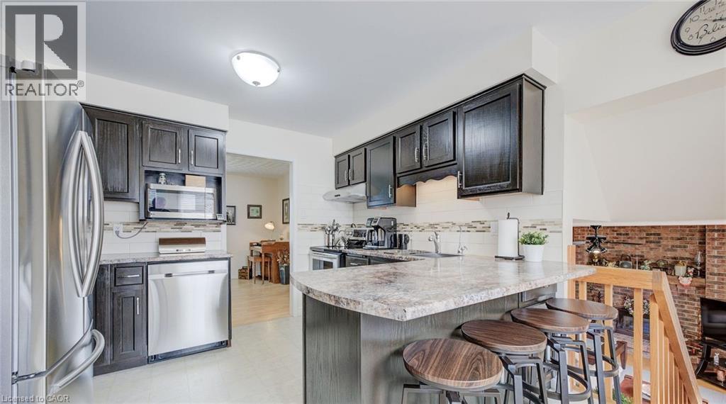 400 Foxhunt Place, Waterloo, ON - Indoor Photo Showing Kitchen