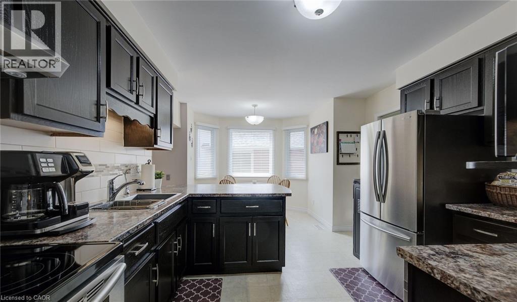 400 Foxhunt Place, Waterloo, ON - Indoor Photo Showing Kitchen