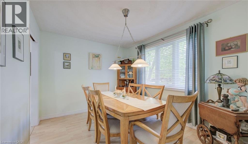400 Foxhunt Place, Waterloo, ON - Indoor Photo Showing Dining Room