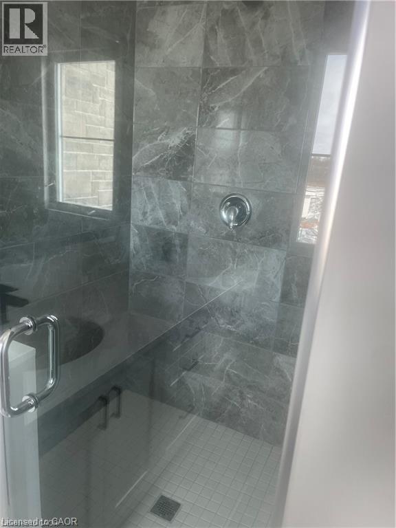 Full bath featuring a stall shower and vanity - 152 Queensbrook Crescent, Cambridge, ON - Indoor Photo Showing Bathroom