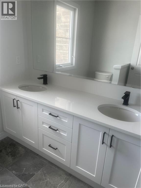 Bathroom with double vanity and toilet - 152 Queensbrook Crescent, Cambridge, ON - Indoor Photo Showing Bathroom