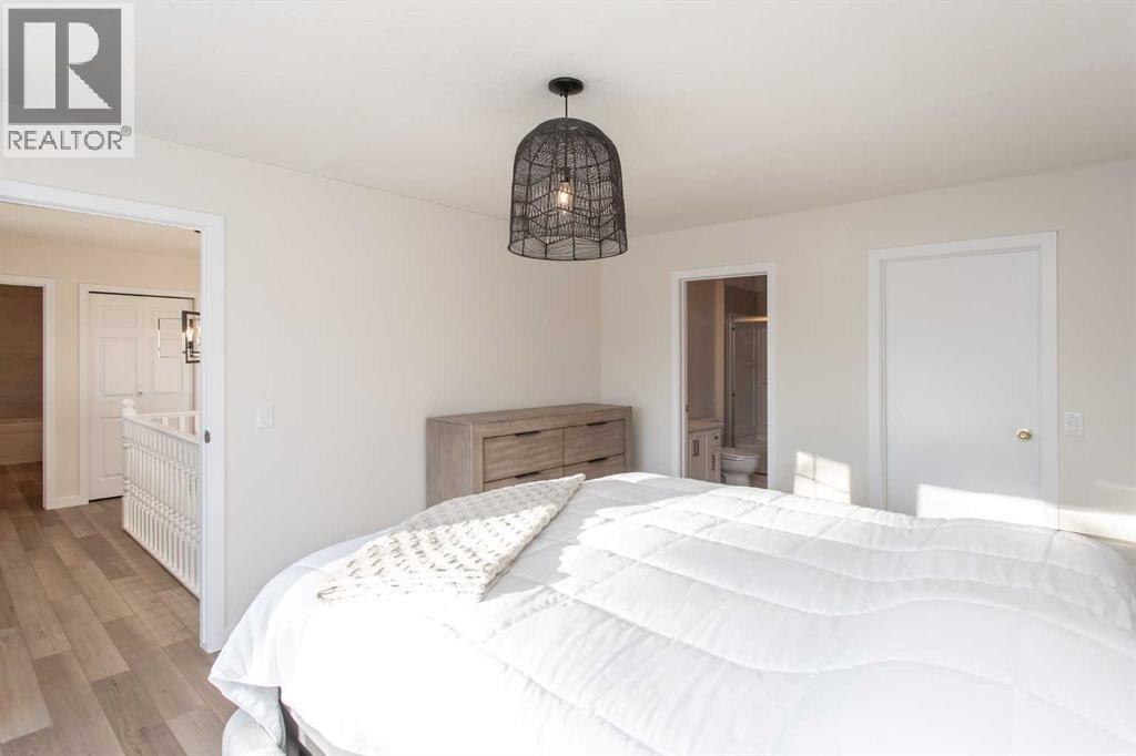 10 Pickwick Lane, Lacombe, AB - Indoor Photo Showing Bedroom