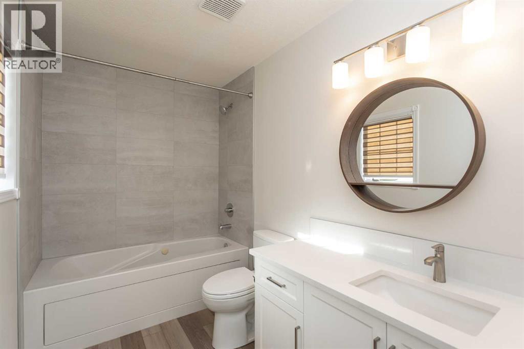 10 Pickwick Lane, Lacombe, AB - Indoor Photo Showing Bathroom
