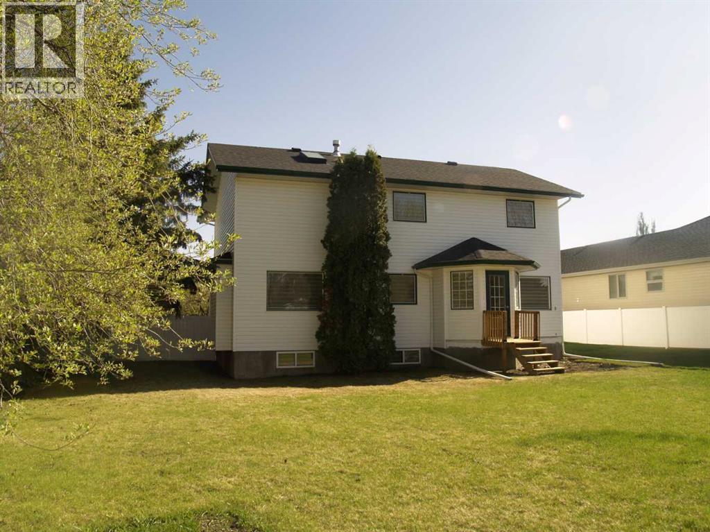 10 Pickwick Lane, Lacombe, AB - Outdoor
