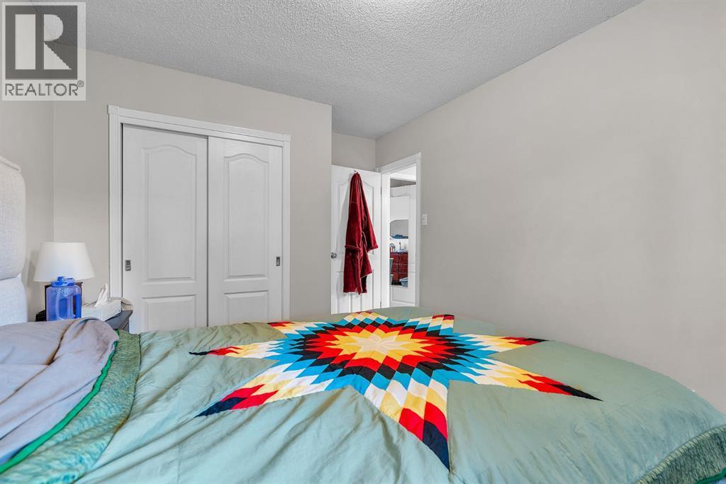 9883 Athens Road Se, Calgary, AB - Indoor Photo Showing Bedroom