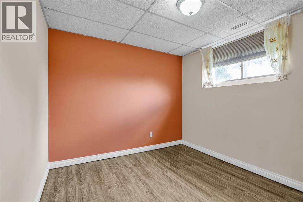 9883 Athens Road Se, Calgary, AB - Indoor Photo Showing Other Room