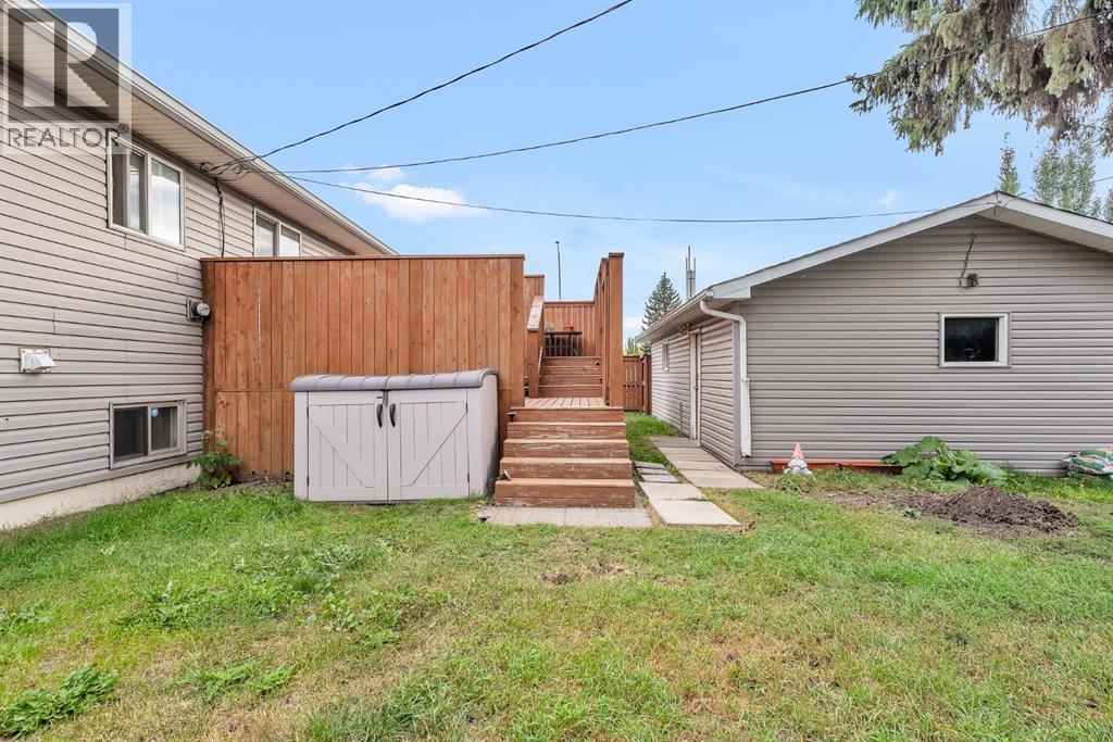 9883 Athens Road Se, Calgary, AB - Outdoor With Exterior