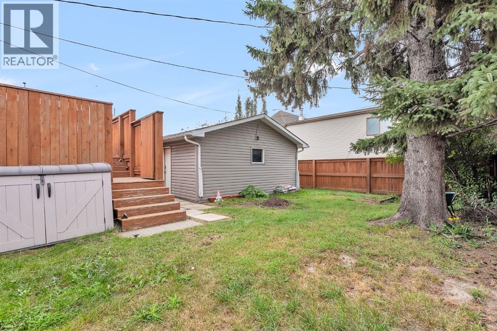 9883 Athens Road Se, Calgary, AB - Outdoor
