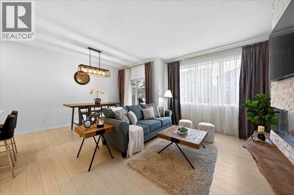 Living room - 43 Chaparral Valley Common Se, Calgary, AB - Indoor Photo Showing Living Room