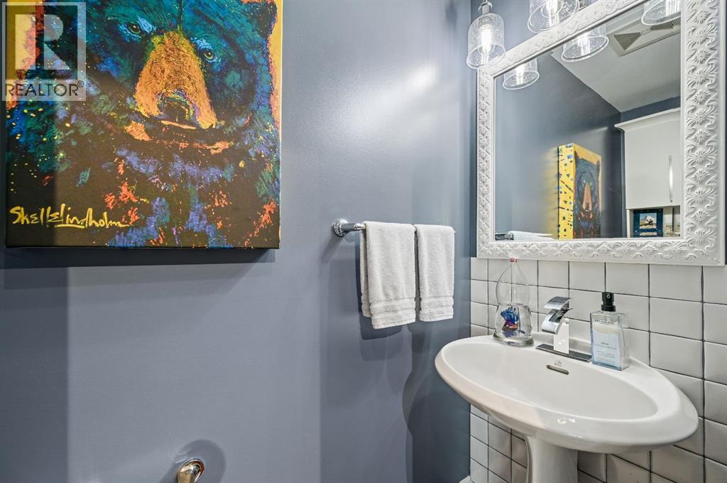 103 Stratton Park Sw, Calgary, AB - Indoor Photo Showing Bathroom