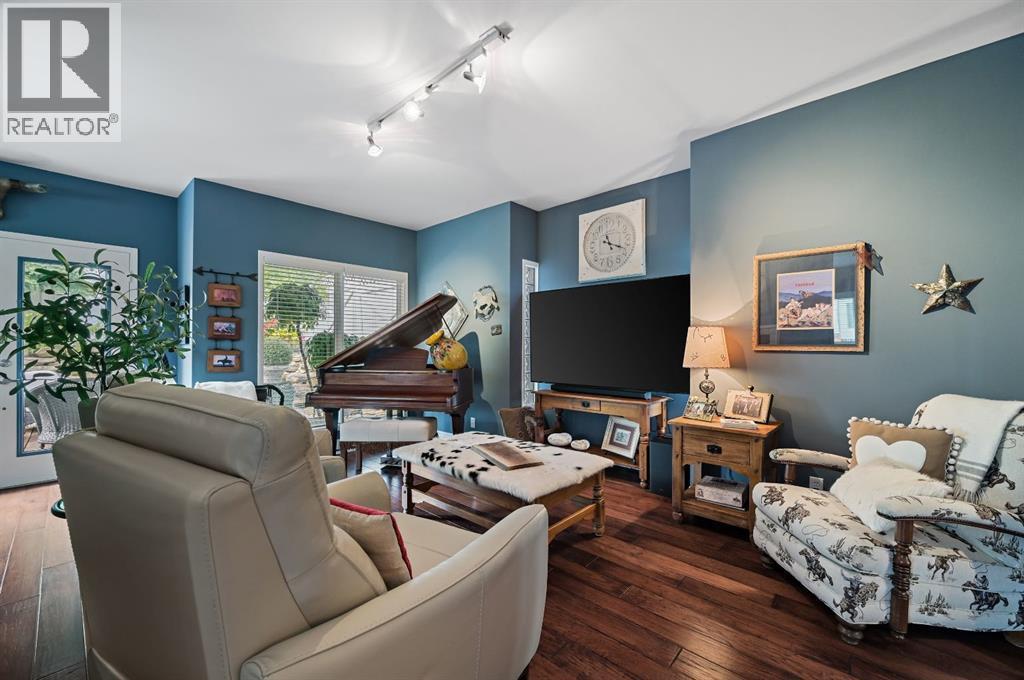103 Stratton Park Sw, Calgary, AB - Indoor Photo Showing Living Room