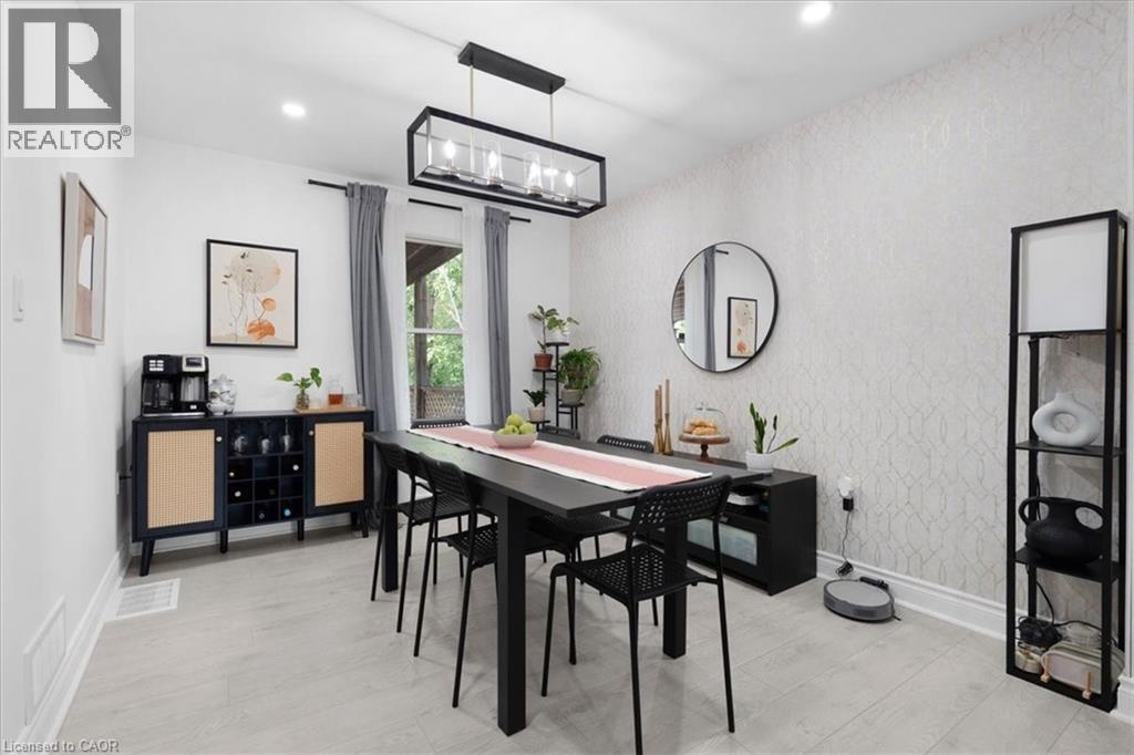 Dining room with light wood-type flooring and recessed lighting - 133 Frederick Avenue, Hamilton, ON - Indoor Photo Showing Dining Room