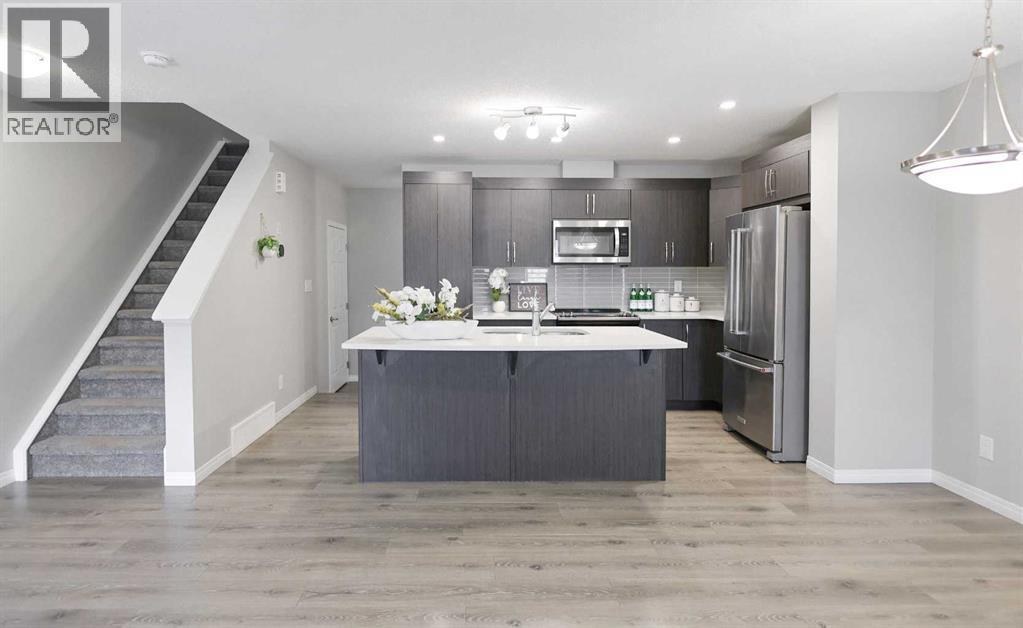 231 Windford Crescent Sw, Airdrie, AB - Indoor Photo Showing Kitchen With Stainless Steel Kitchen With Upgraded Kitchen
