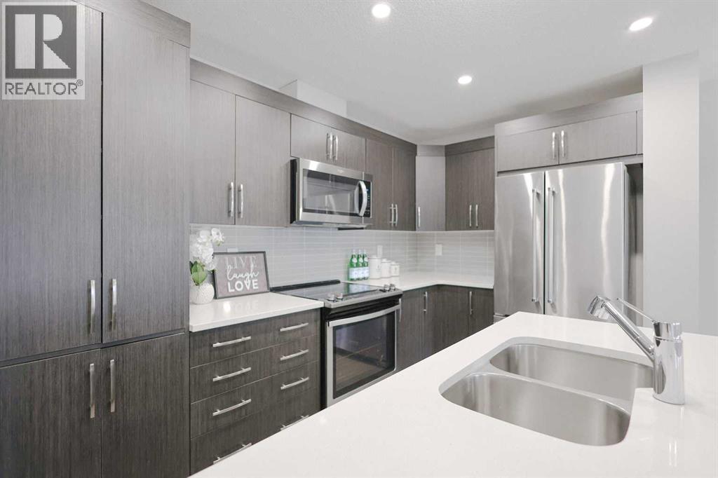 231 Windford Crescent Sw, Airdrie, AB - Indoor Photo Showing Kitchen With Stainless Steel Kitchen With Double Sink With Upgraded Kitchen