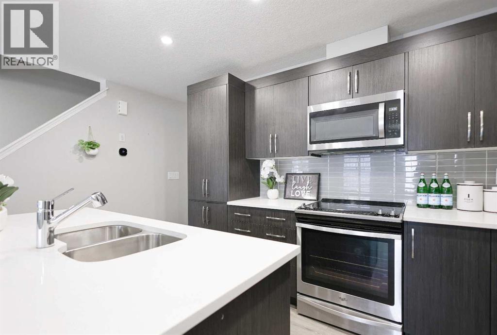 231 Windford Crescent Sw, Airdrie, AB - Indoor Photo Showing Kitchen With Double Sink With Upgraded Kitchen