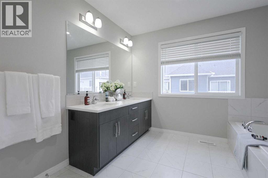 231 Windford Crescent Sw, Airdrie, AB - Indoor Photo Showing Bathroom